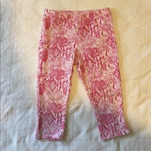 🌿3/$10 SALE 🌿Pink snakeskin Capri leggings